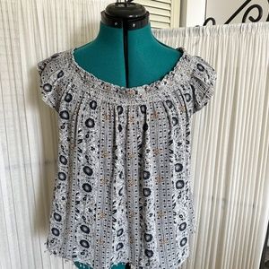 AEO Greige Navy Floral Flutter Sleeve Top Size Small